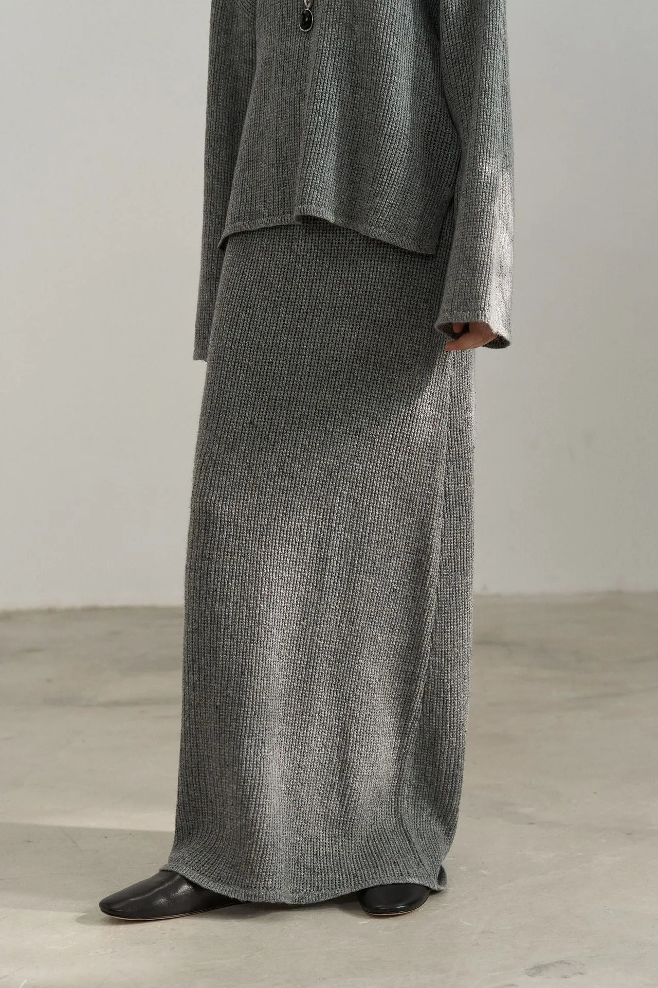 Elegant Knit A-Line Midi Skirt - Slim Fit