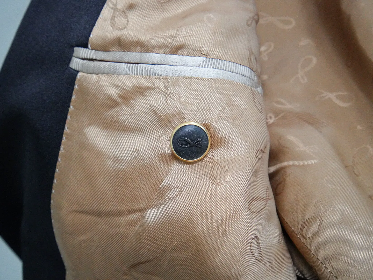 Nero Horn With Gold Tone Buttons For Dinner Jacket