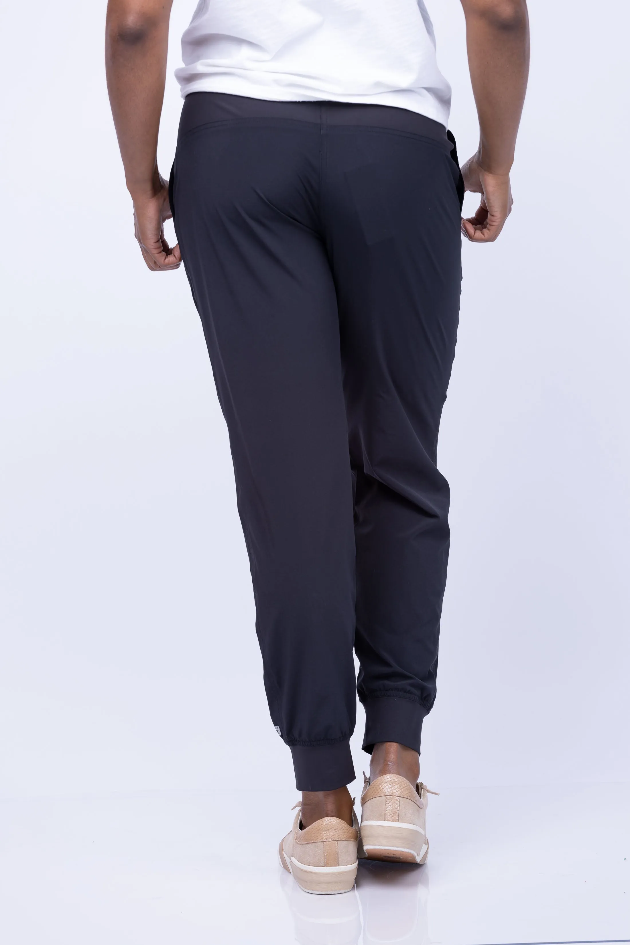 Nic   Zoe Tech Stretch Ruched Jogger in Black Onyx