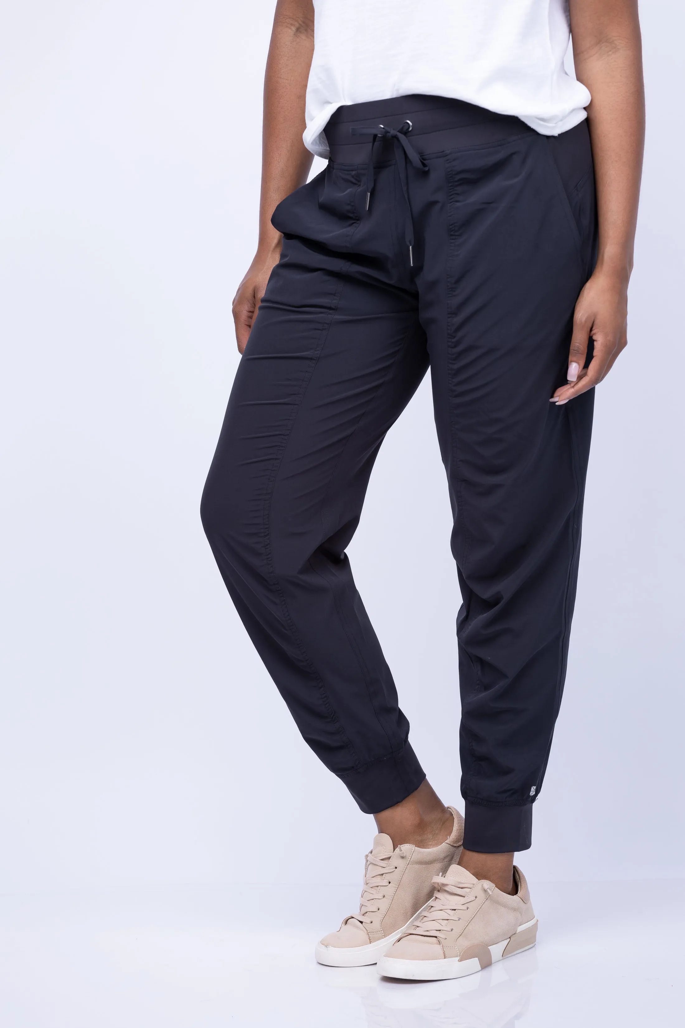 Nic   Zoe Tech Stretch Ruched Jogger in Black Onyx